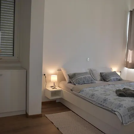 Apartment Aci Marina Rab